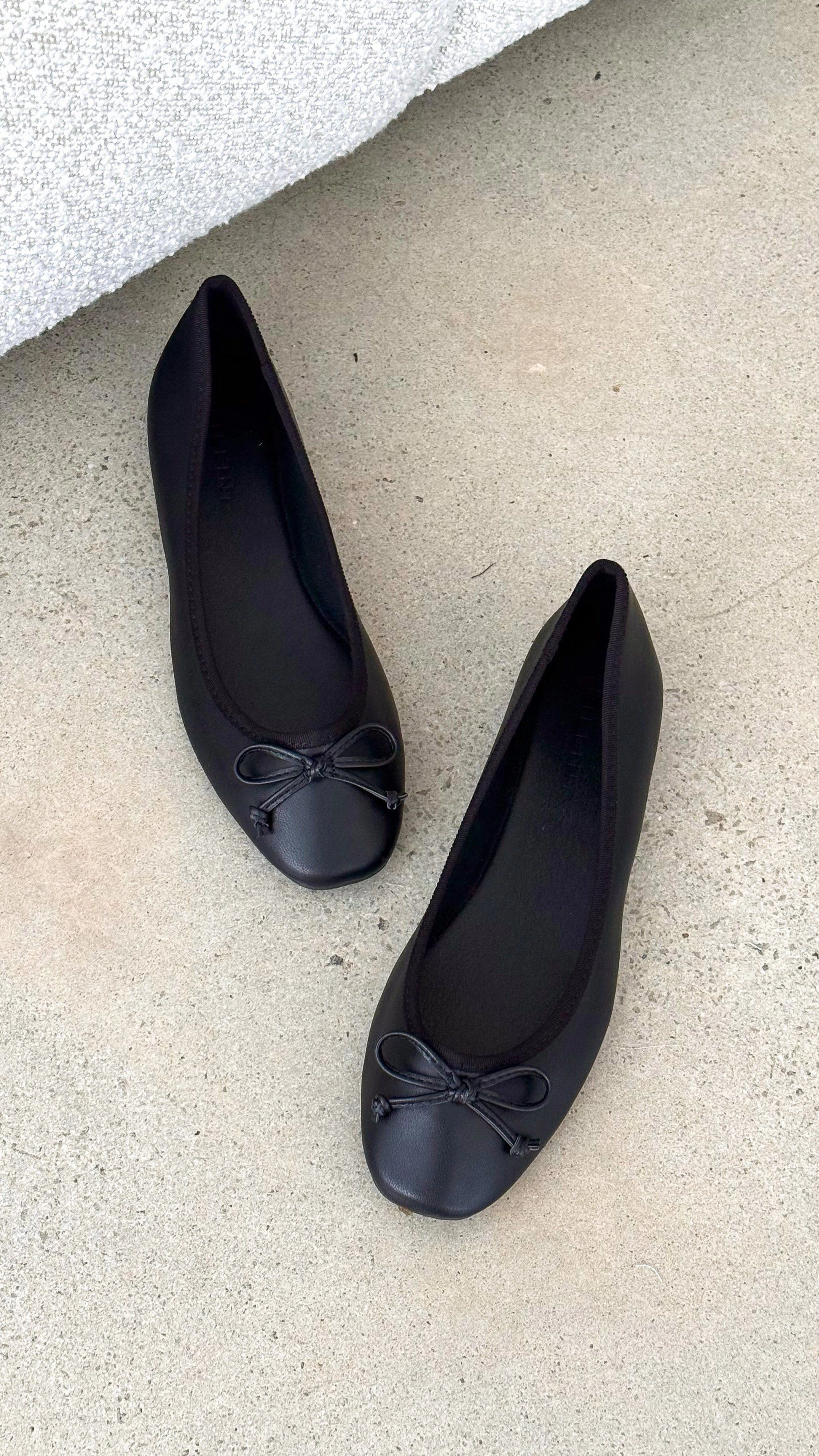 Isaiah Ballet Flats - Black