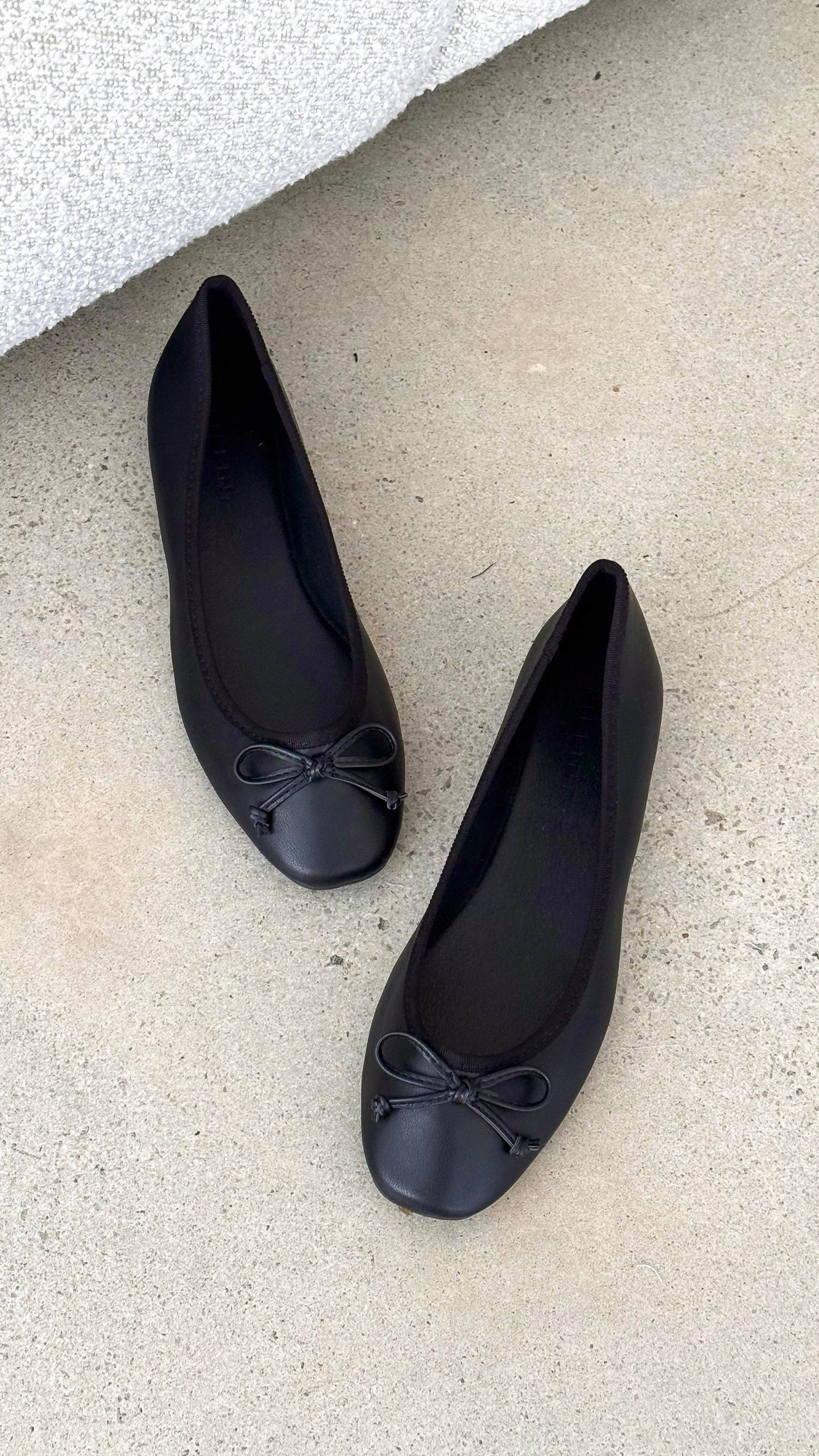 Isaiah Ballet Flats - Black