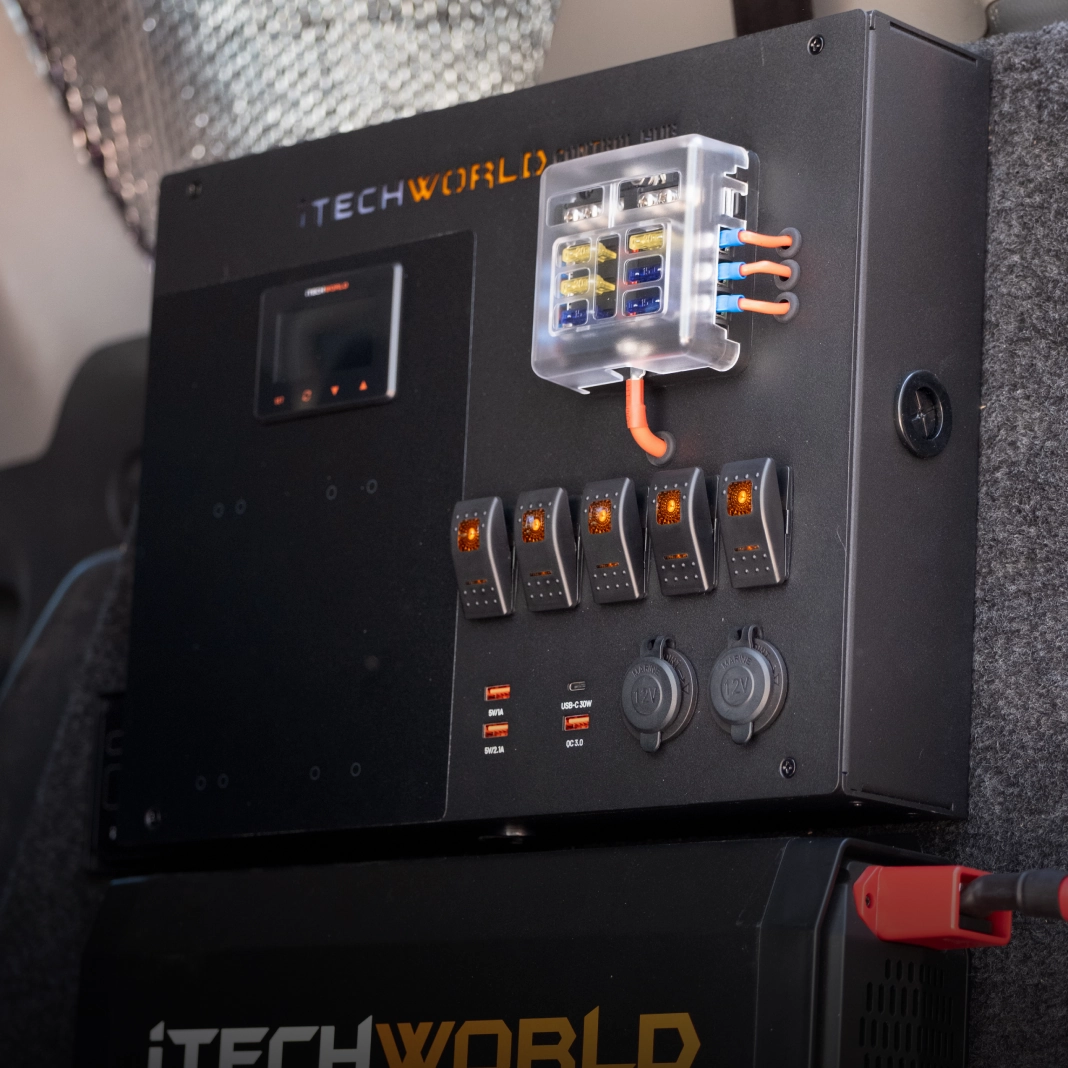 iTechworld | Premium Control Hub | with Battery Monitor and 500A Shunt