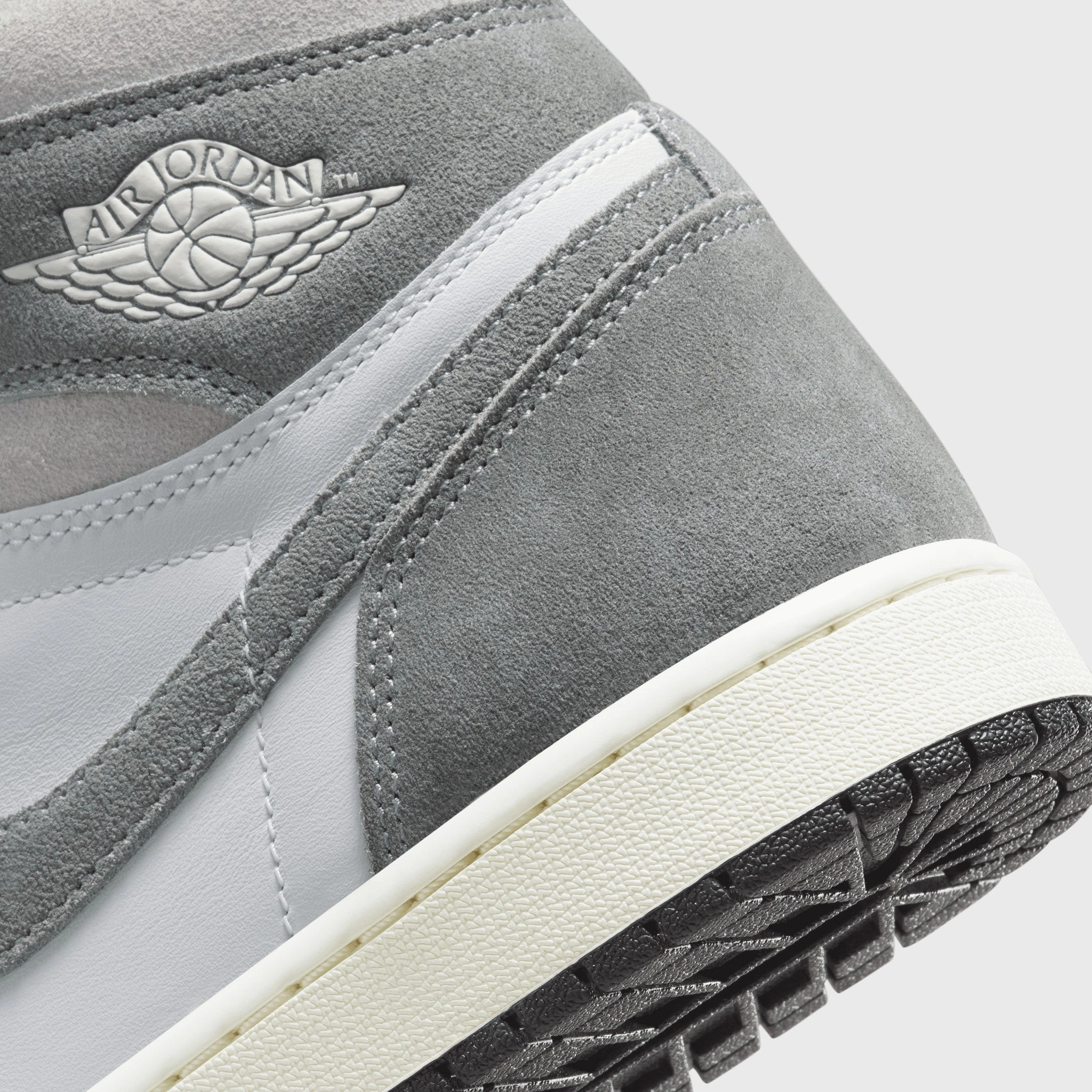 Jordan 1 Retro High OG Black / Fire Red - White
