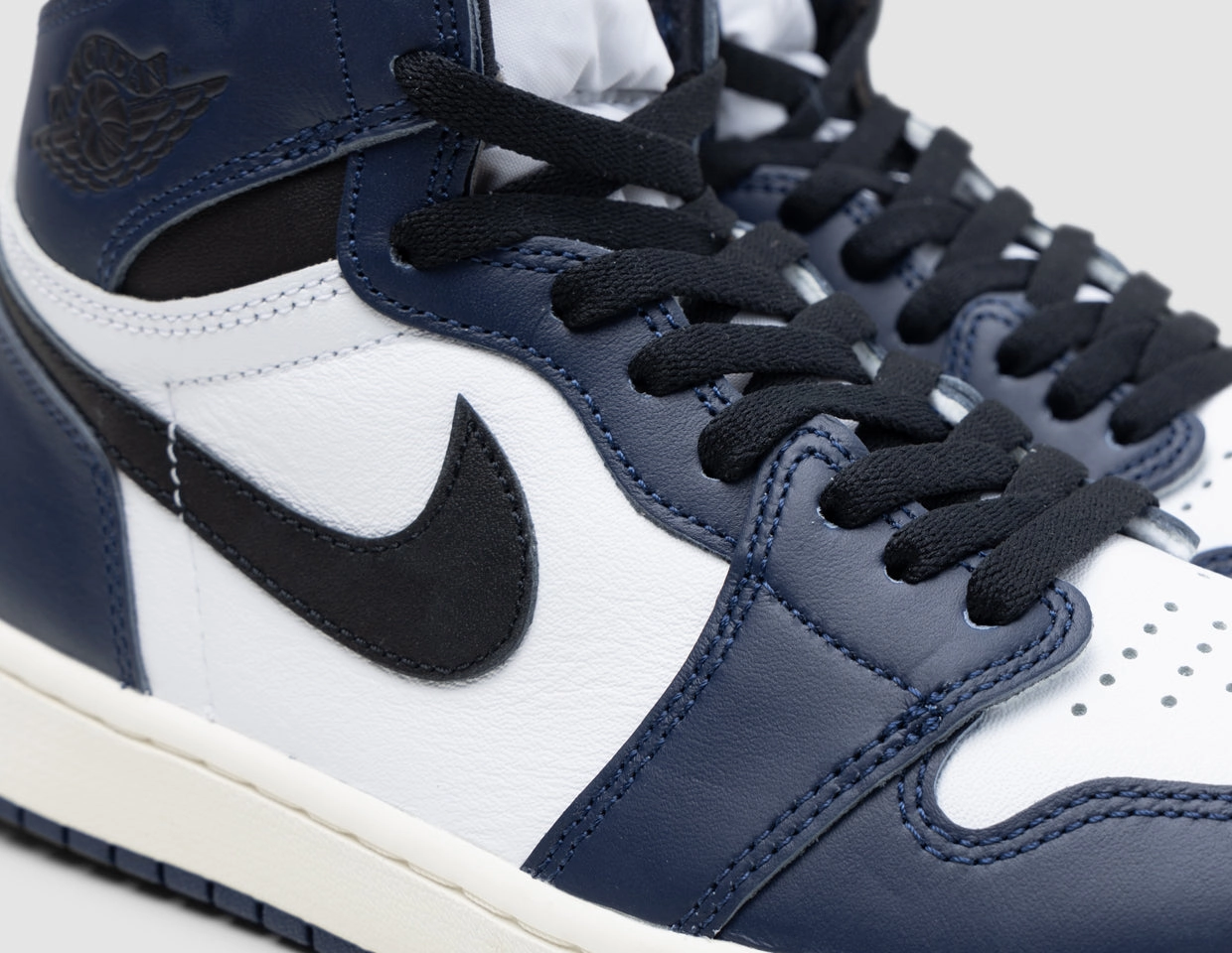 Jordan 1 Retro High OG Midnight Navy / Black - White