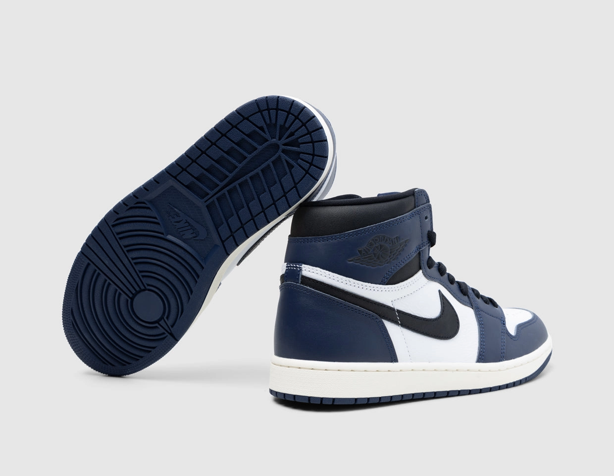 Jordan 1 Retro High OG Midnight Navy / Black - White