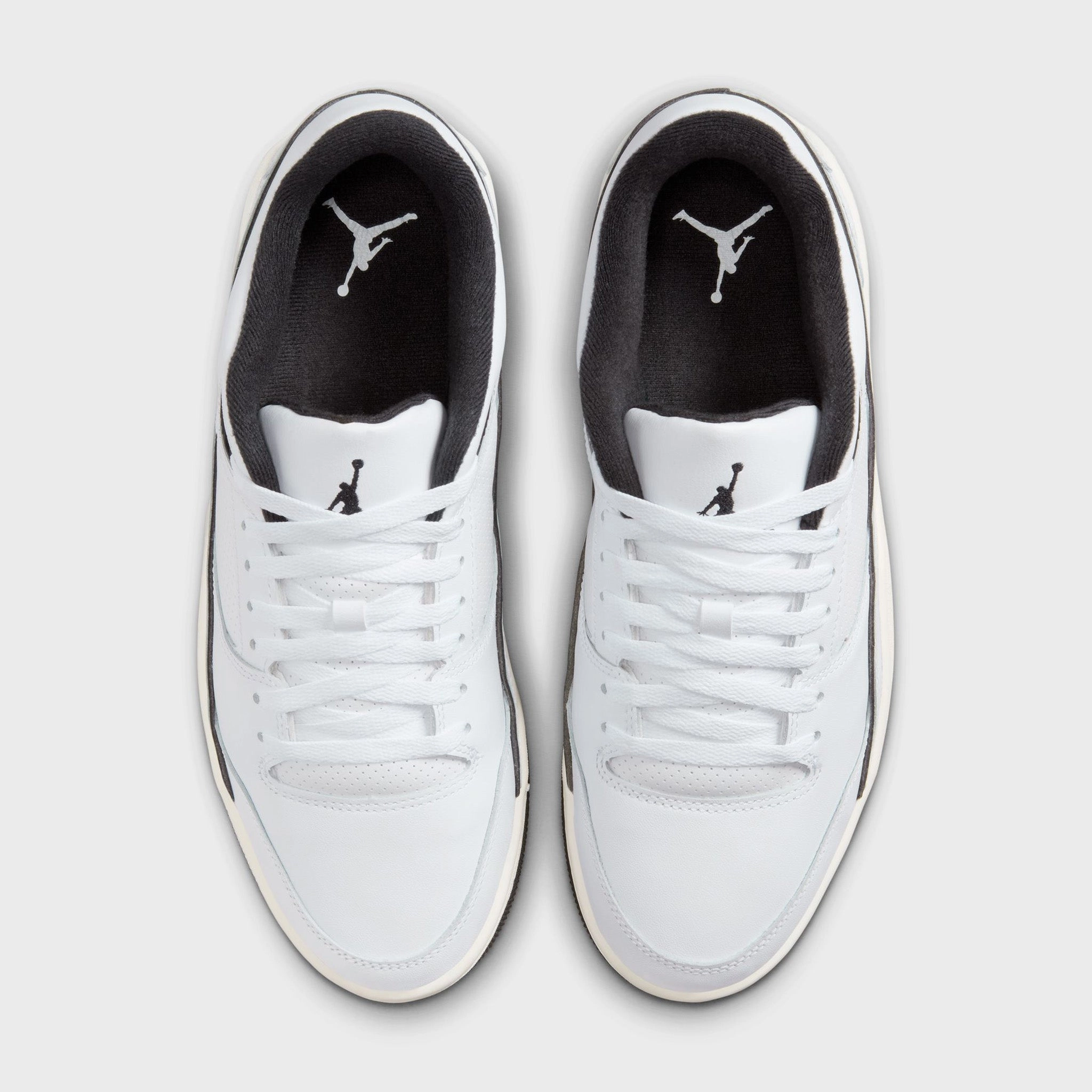 Jordan Flight Court White / Black - Sail