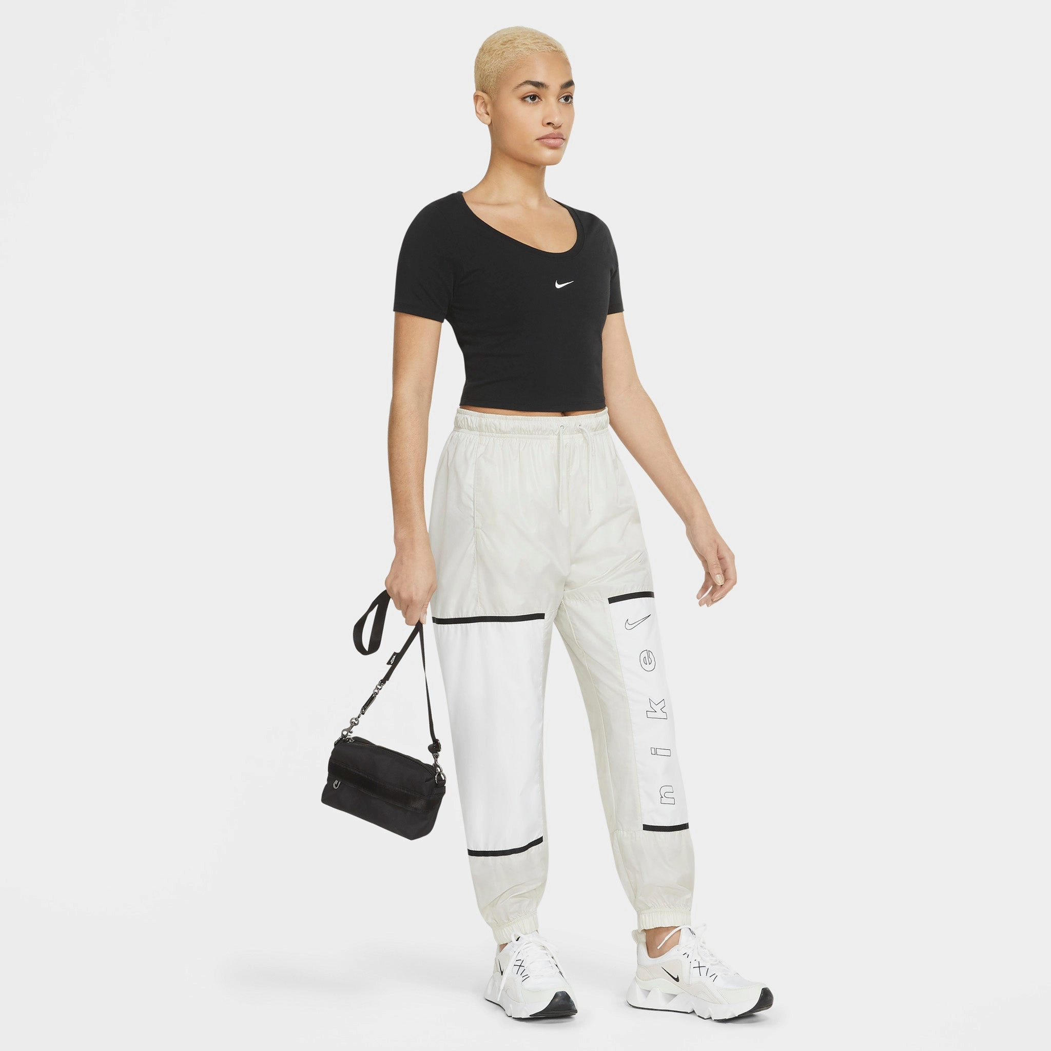 Nike Sportswear Women's Futura Luxe Crossbody Bag Black / Black - White