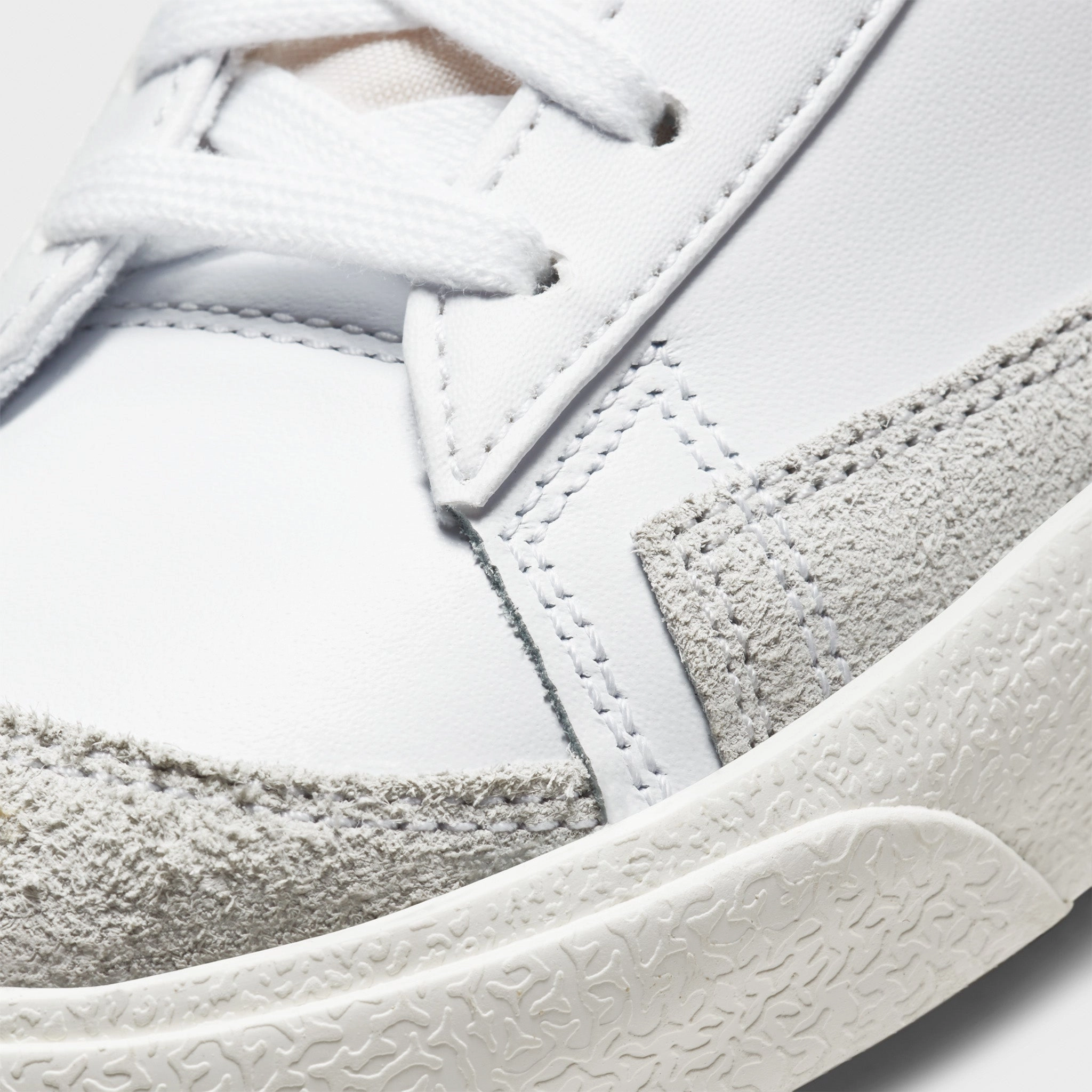 Nike Women's Blazer Mid '77 White / Black