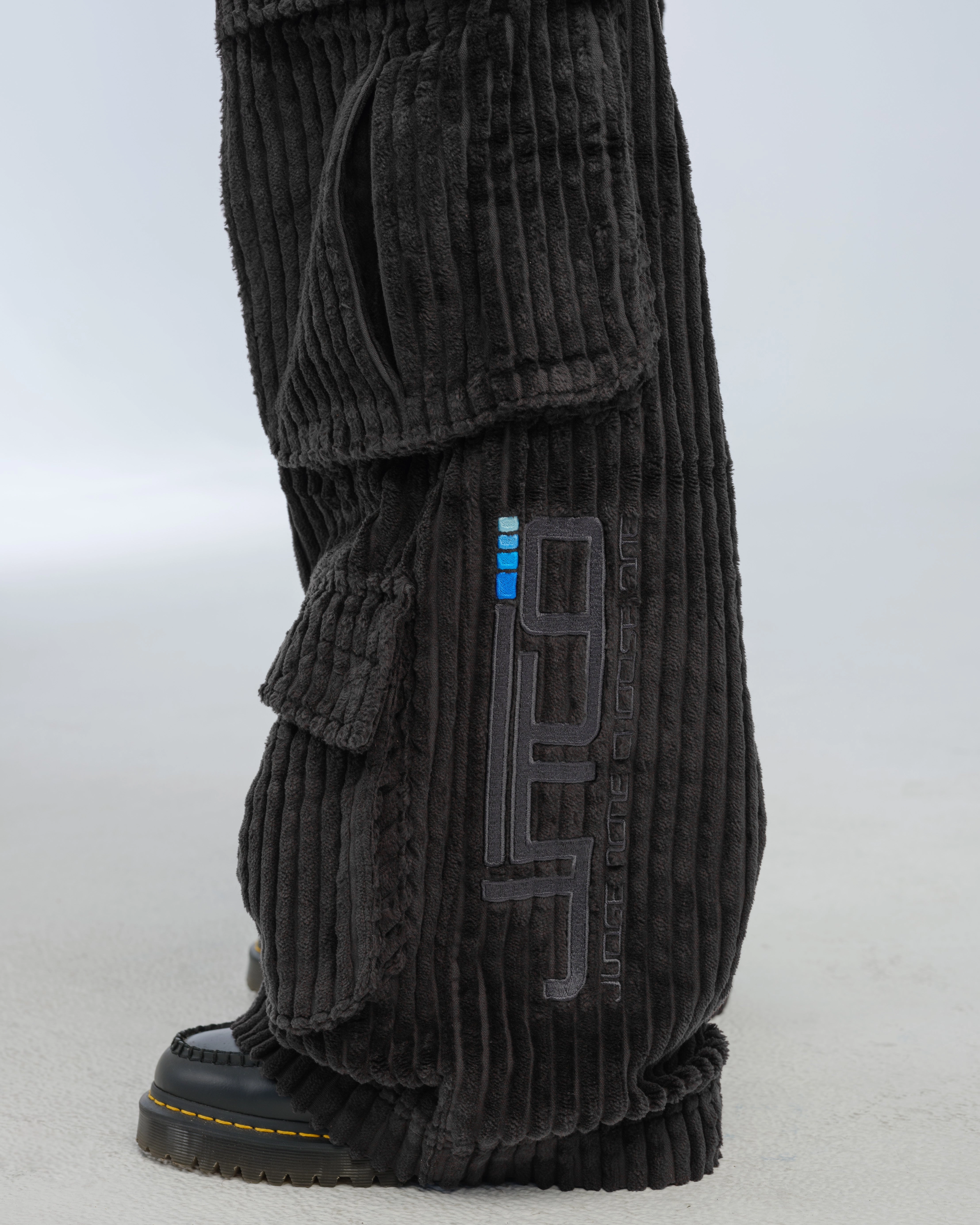 W Legacy. 24". 2 Wale Corduroy. Black.