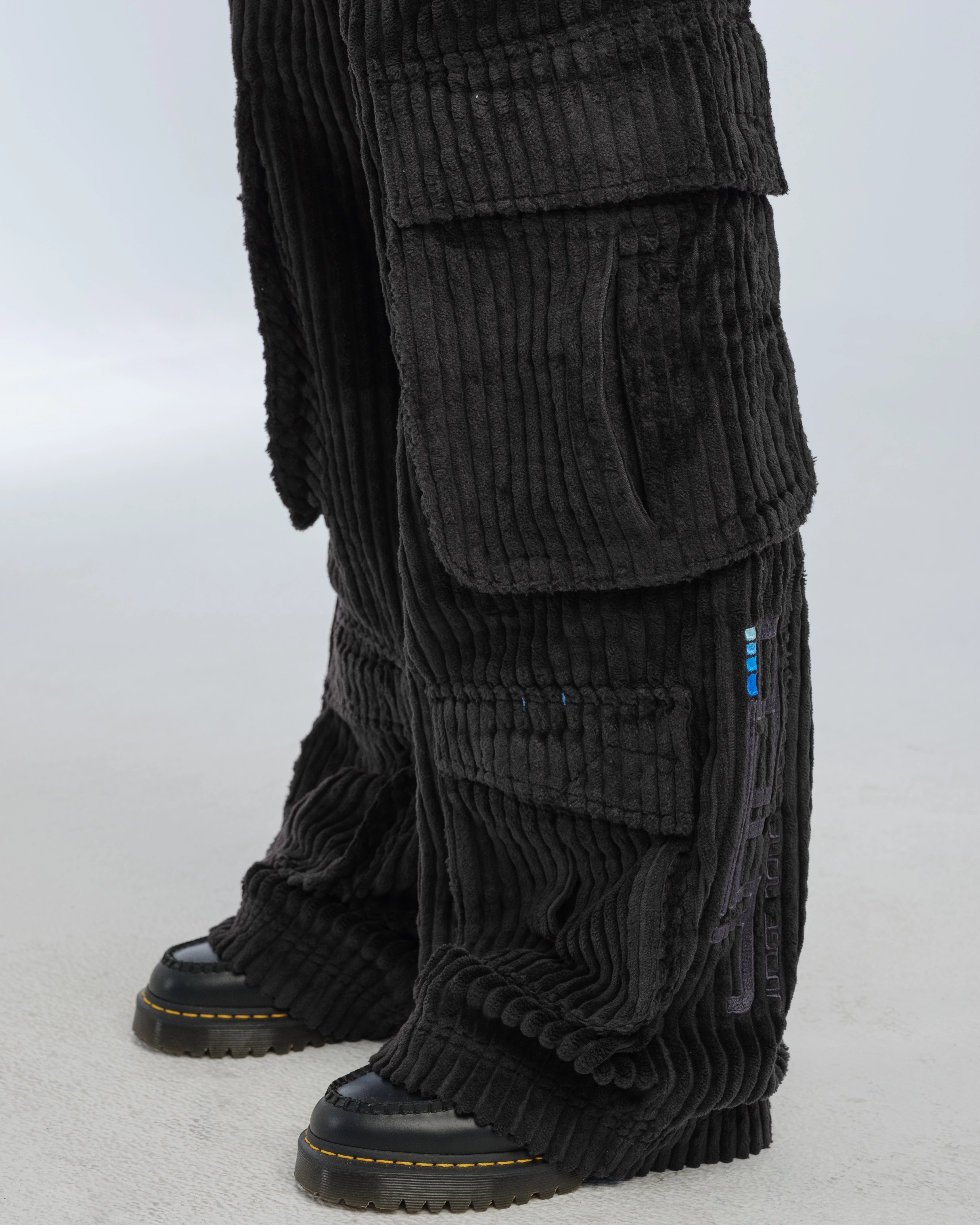 W Legacy. 24". 2 Wale Corduroy. Black.